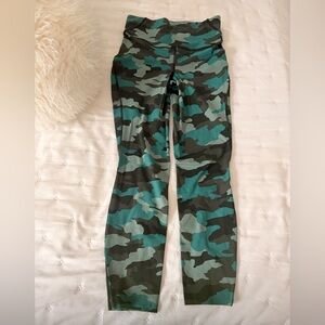 Brand new LULULEMON CAPRIS